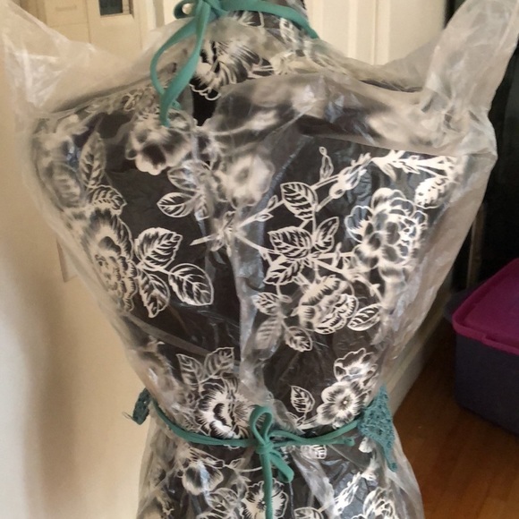 Xhilaration Green crochet size XS adjustable halter / swim top - Picture 6 of 11